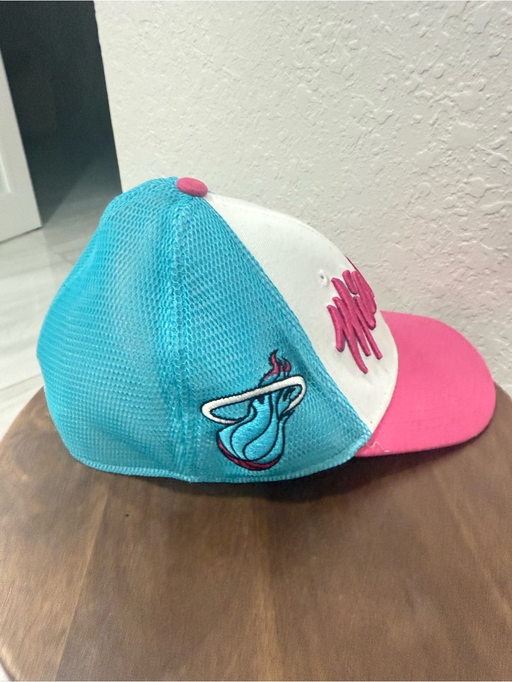 New Era Miami Heat NBA 39THIRTY Youth Trucker Hat Teal Pink